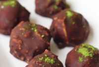 Paleo Vegan Chocolate Matcha Energy Bites